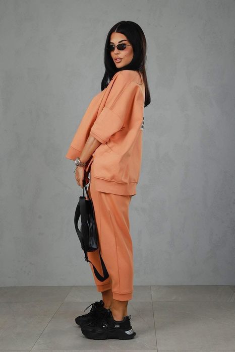 Екип на Pause в жълт цвят