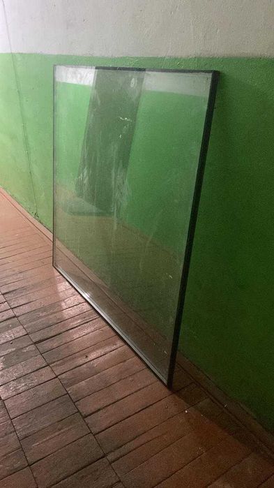 Отдам стекло с пластикового окна
