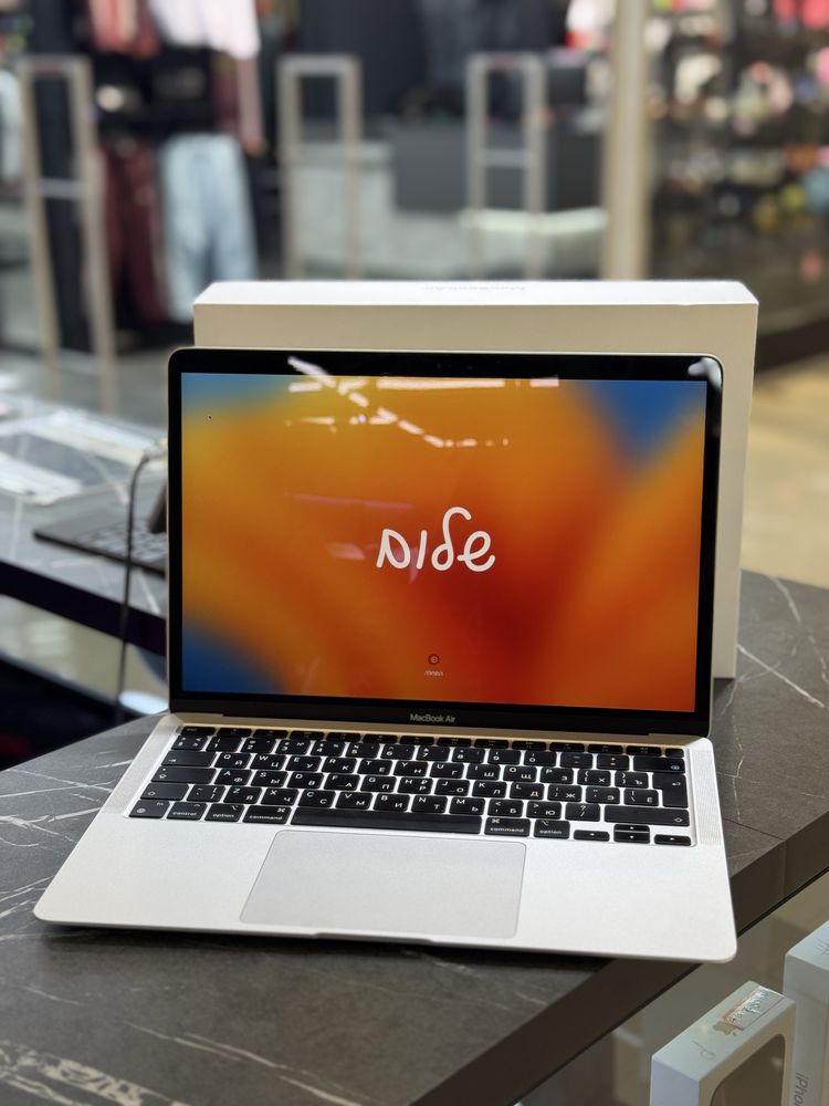MacBook AIR 13 / M1 / 256
