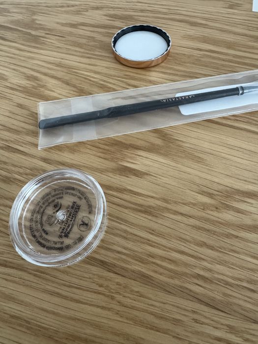 Фиксиращ восък/вакса и четка за вежди Anastasia Beverly Hills