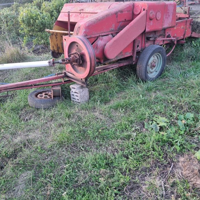 Vând presa de balotat