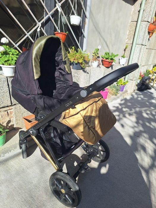 Бебешка  количка черно и златно