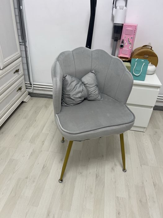 Scaun gri modern