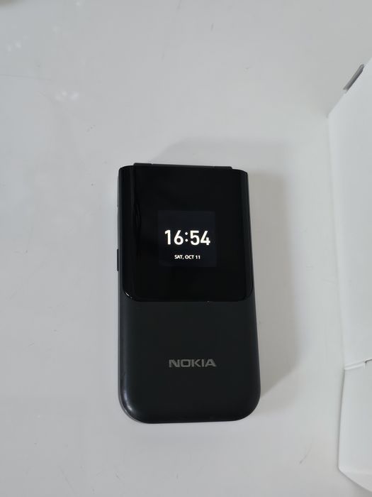 мобилен телефон Nokia 2720 Flip и слушалки Nokia Active WH-501