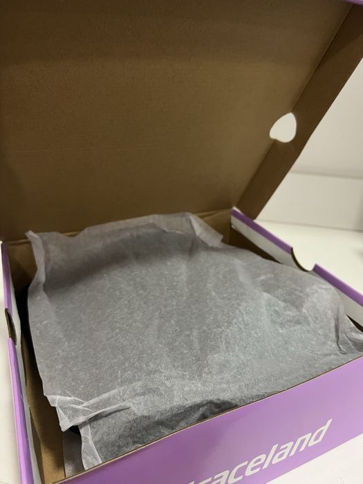 Чисто нови велурени боти на ток