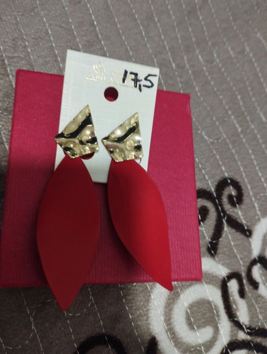 Сережки каждая по 25тыс