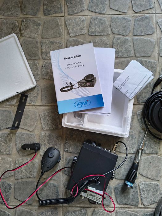 Statie radio CB PNI chit complet cu antena