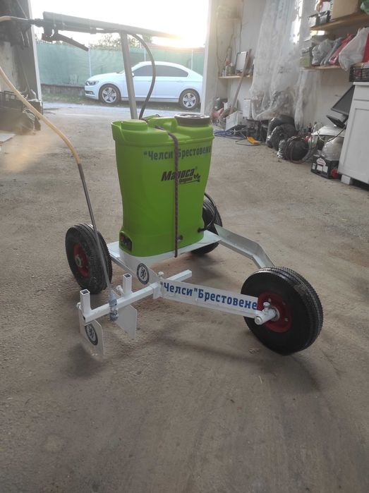 Машина за очертавсне на футболни терени