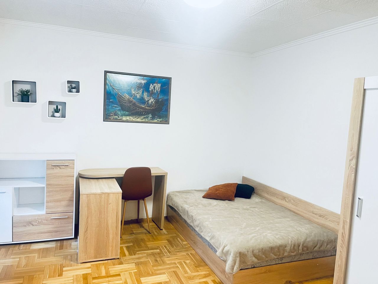 Дава се под наем Четиристаен апартамент в Варна, Чаталджа - 120 кв.м за 714 € - Снимка #3