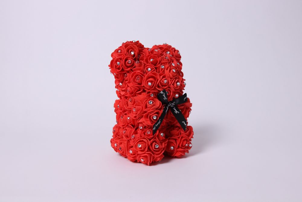 Мече от рози с кристали "Swarovski",кутия,бонбони и картичка