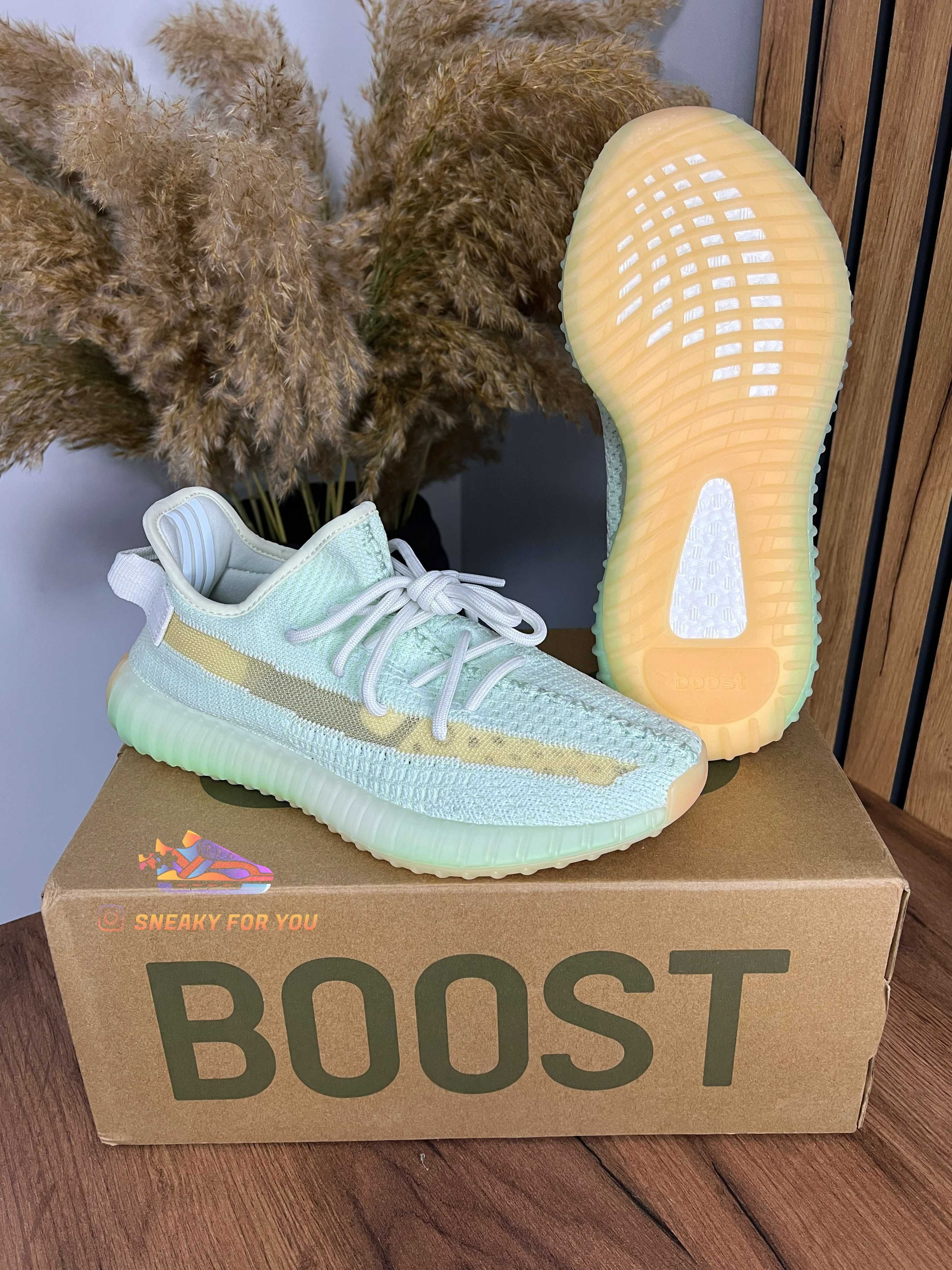 41-43 Yeezy Boost 350 V2 Hyperspace