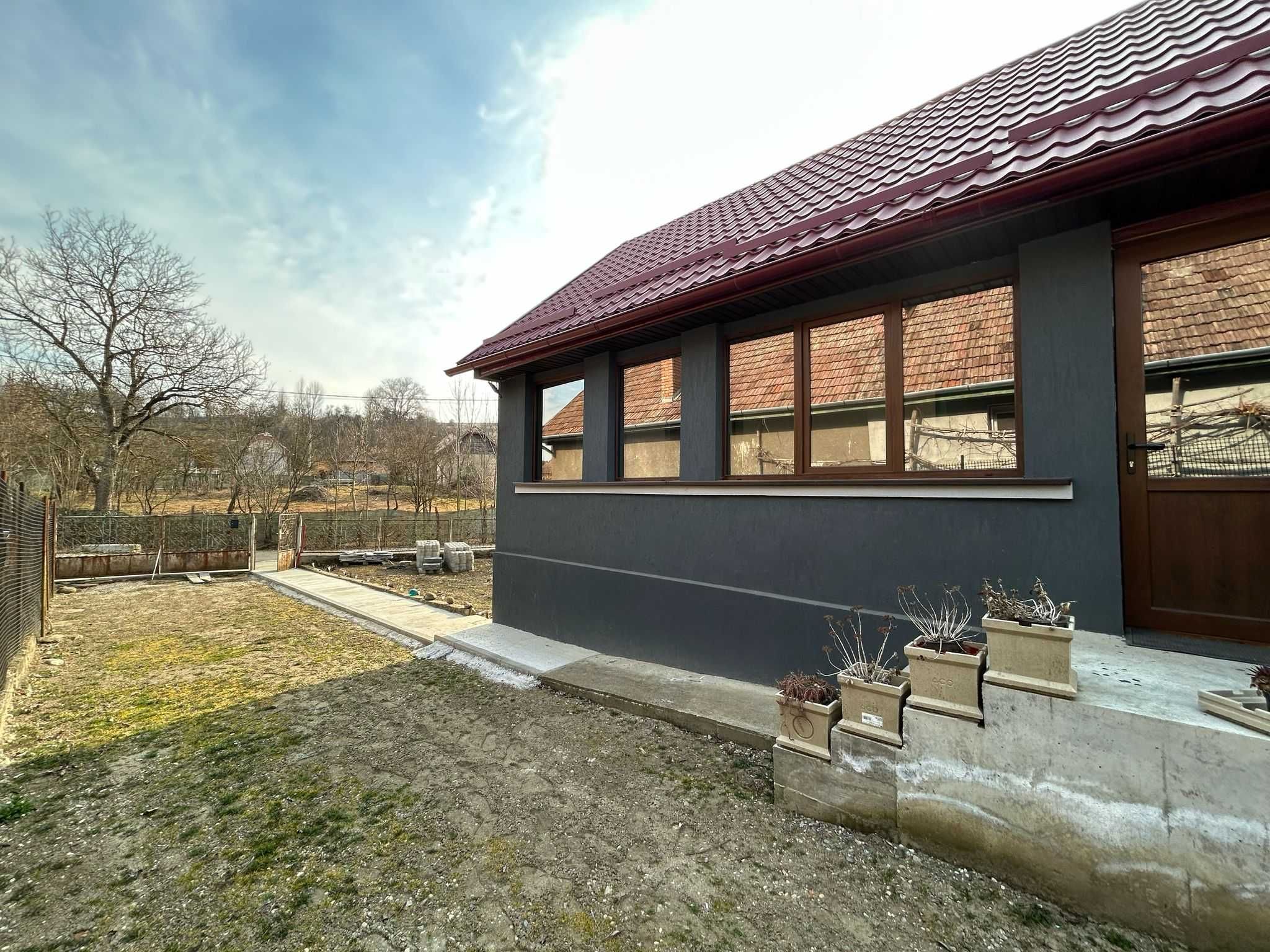Casa renovata de vanzare