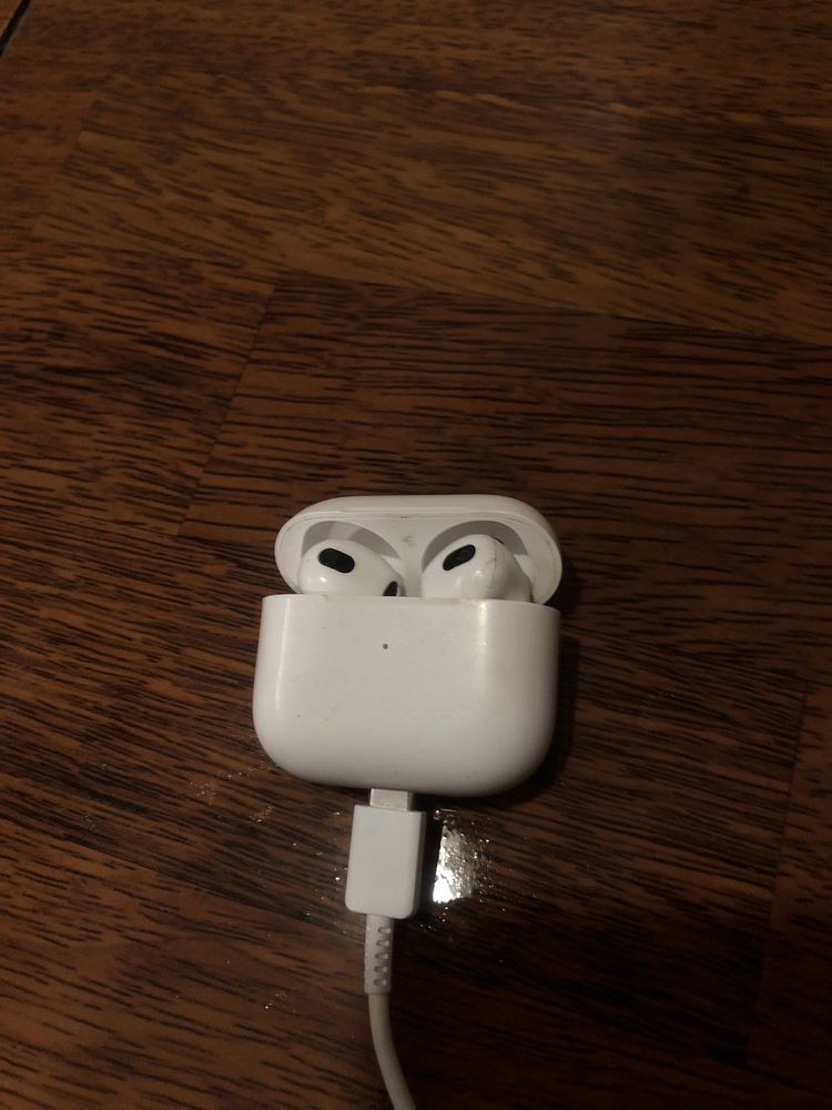 Легендарные оригинальные AirPods 3 и AirPods 2