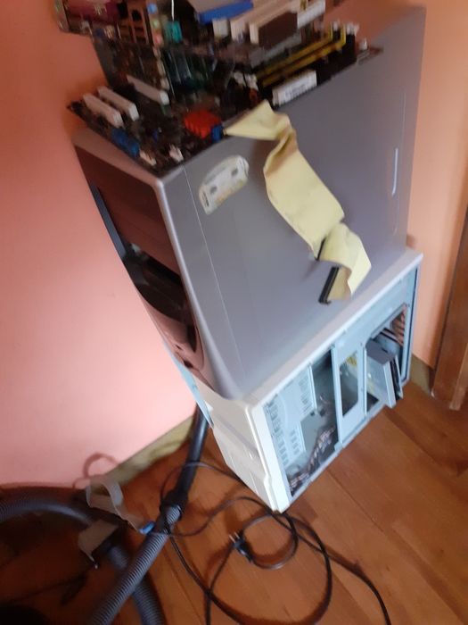 Carcasa de calculator la 50 lei