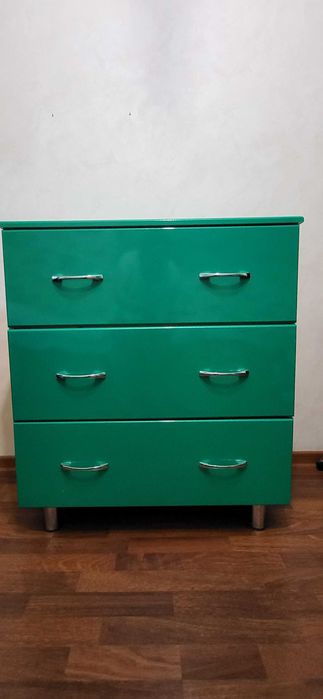 Продам комод для одежды