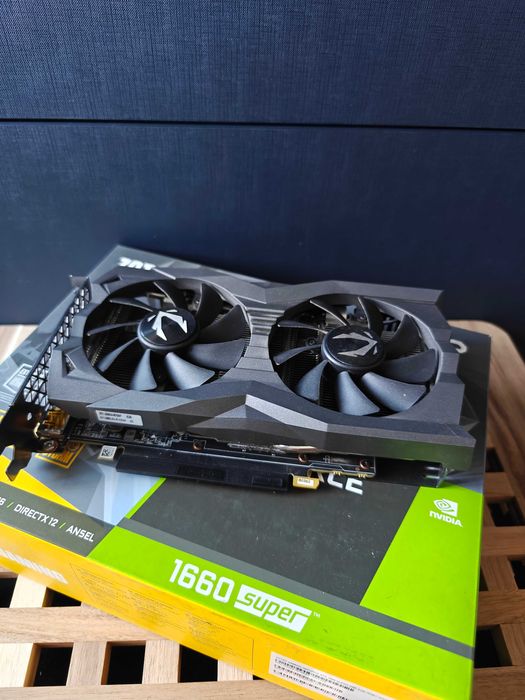 Продавам видеокарта Zotac RTX 1660 Super AMP