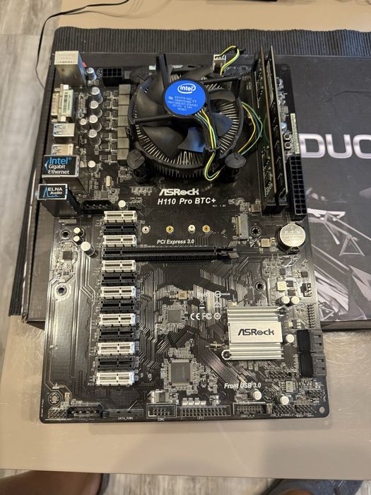 Дъно ASRock със 13 слота за видео карти