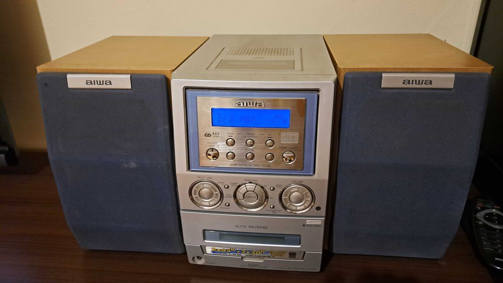 AIWA XR-M200 Micro CD Stereo System AM/FM Casetofon