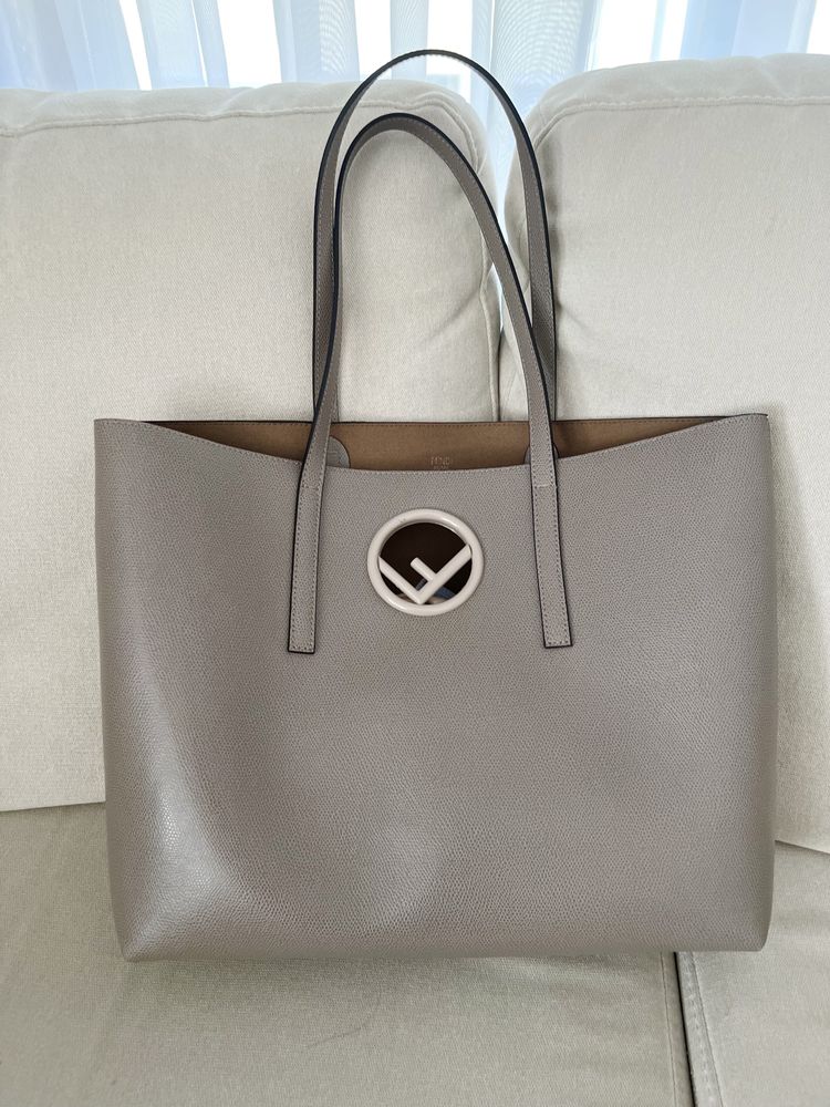 Резервирана!Чанта Fendi  F Logo Leather Shopper Tote