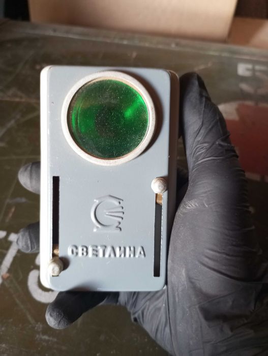 Продавам стар жепейски фенер с два цвята