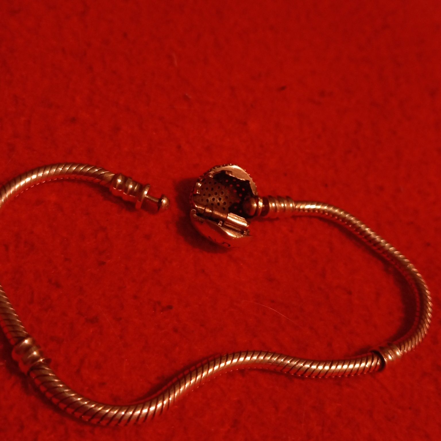 браслет Pandora с застежкой в форме сердца