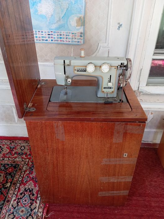 Продам швейную машину