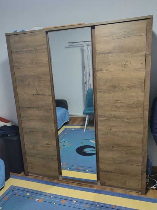 Vând șifonier haine