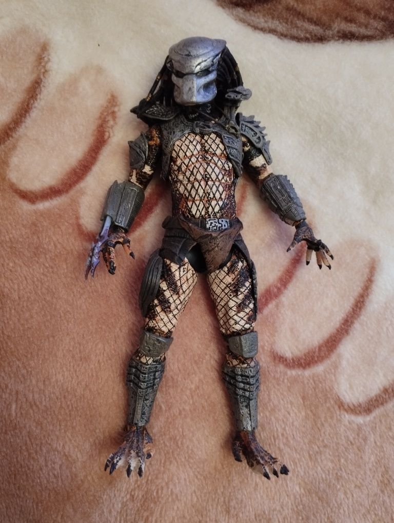 Продавам фигури Neca