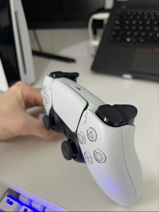 PlayStation 5 disk edition cu doua controlare plus jocuri