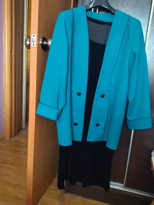 Продам женское велюровые платье размер 52-54.