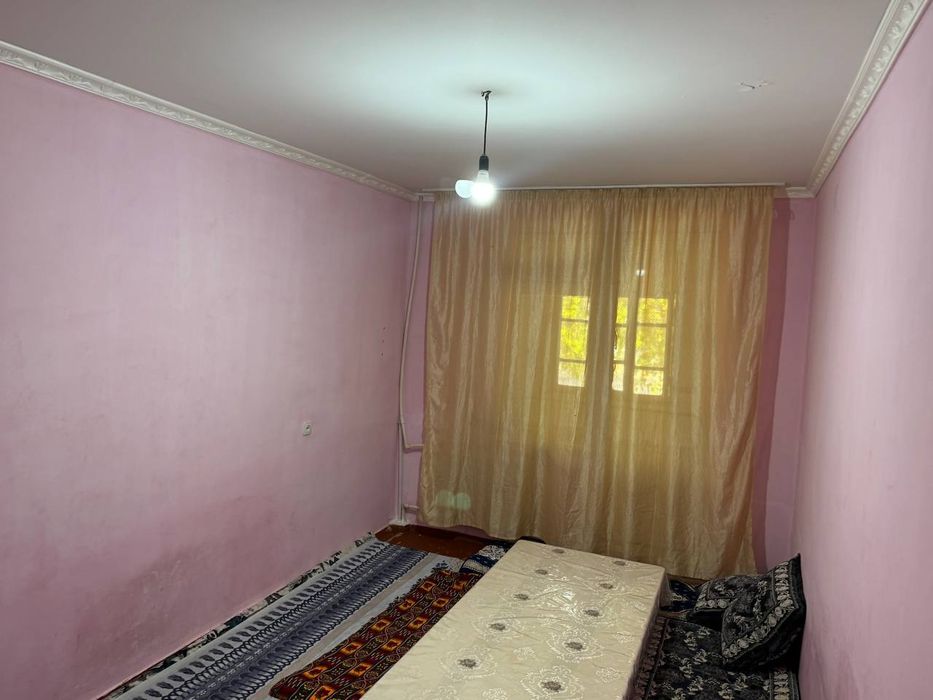 1 etaj 2 xonalik uy sotiladi