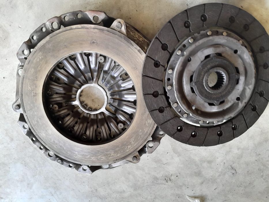 Kit ambreiaj Bmw 118d 318d 143cp N47 volanta placa disc E90 E91 E87 88