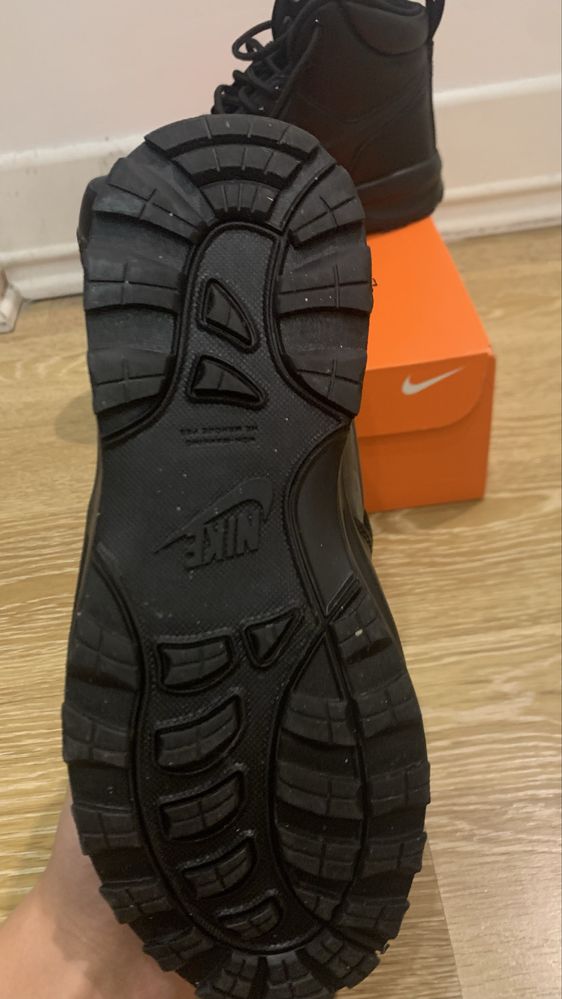 Обувки(боти) NIKE