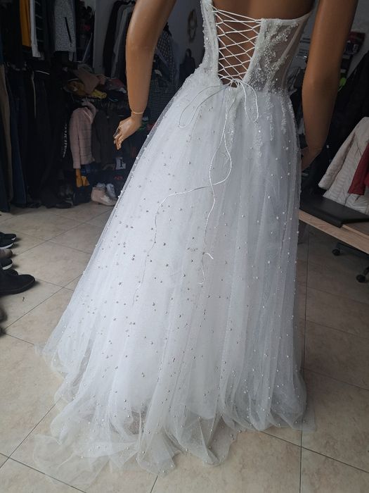 Рокля обсипана с перли