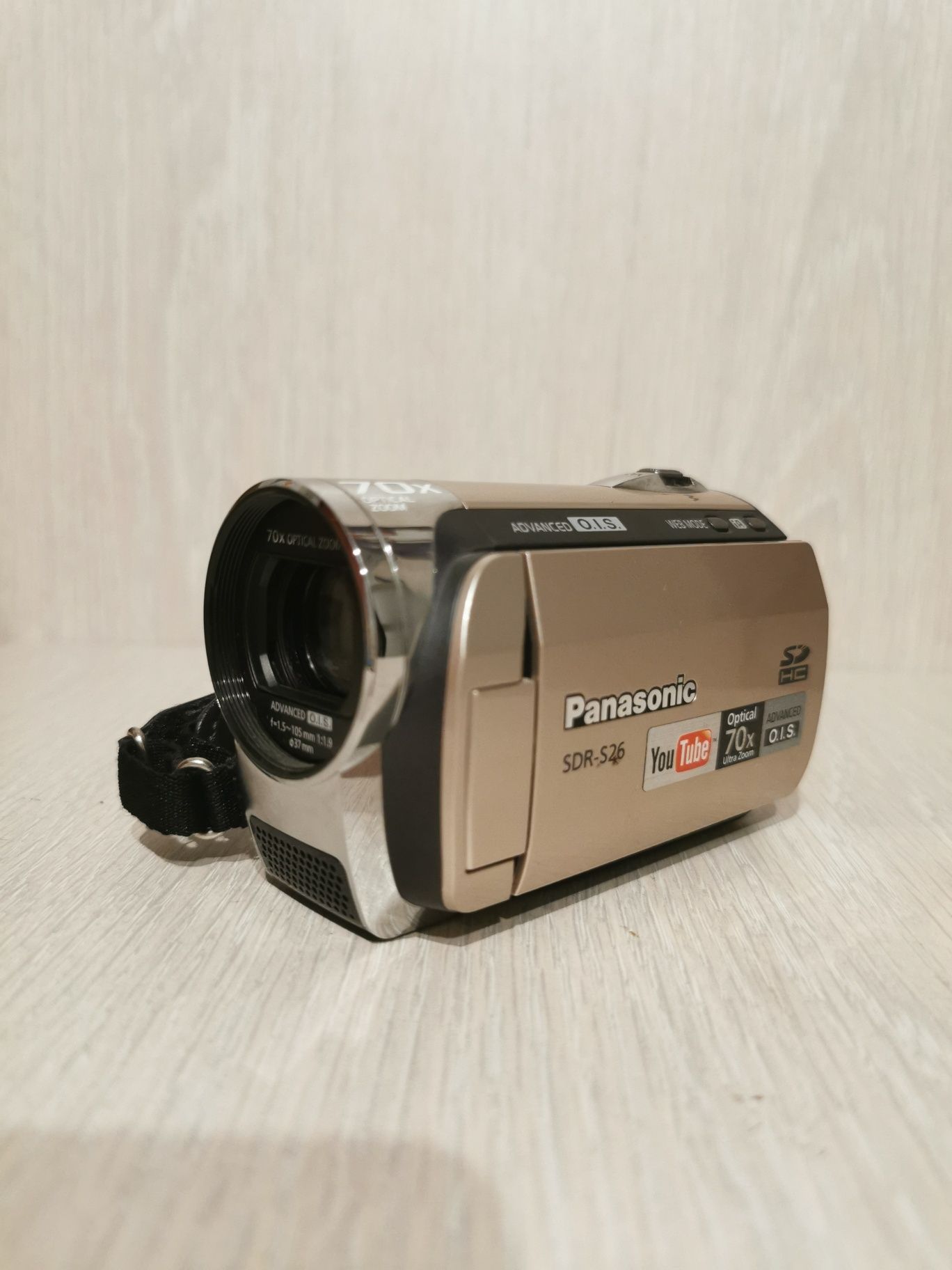 Vând camera video Panasonic SDR-S26