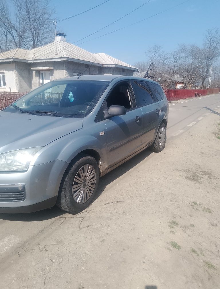 Vând Ford focus 2