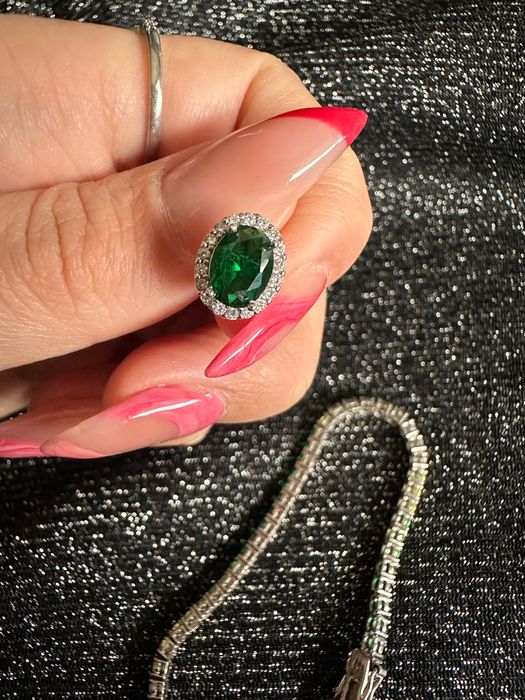 Сребърни обеци със зелен камък