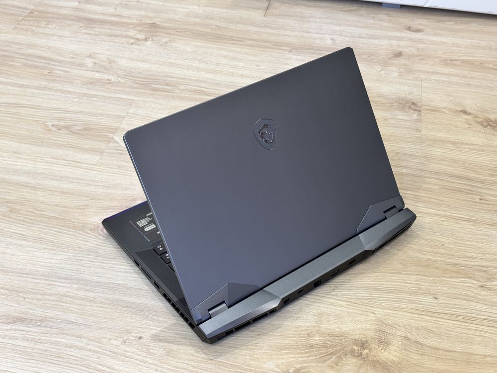 15.6’FHD IPS 240Hz/RTX 3070 8GB/i7-11800H/Msi Raider/16GB DDR4/512GB