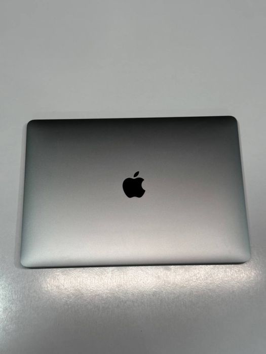 Macbook Air M1 deyarli yangi