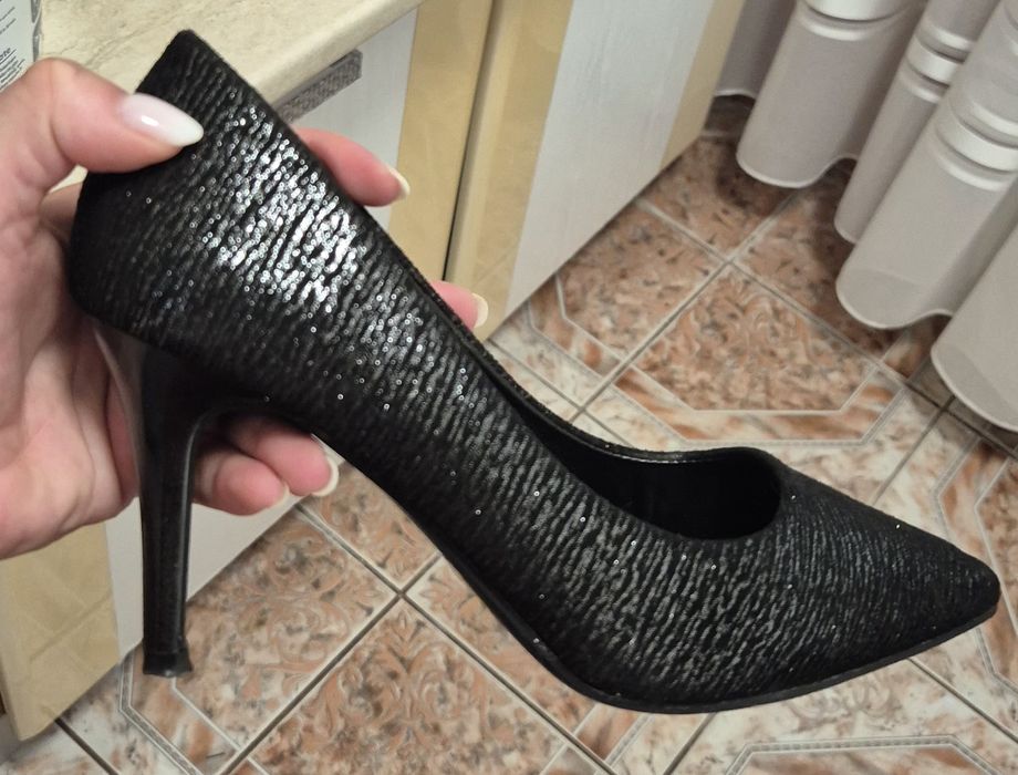 Pantofi stiletto cu toc mediu