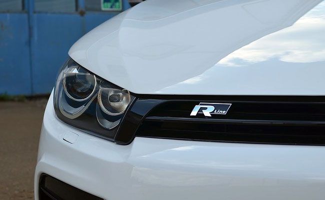 Emblema metalica grila radiator / aripi - Volkswagen R Line