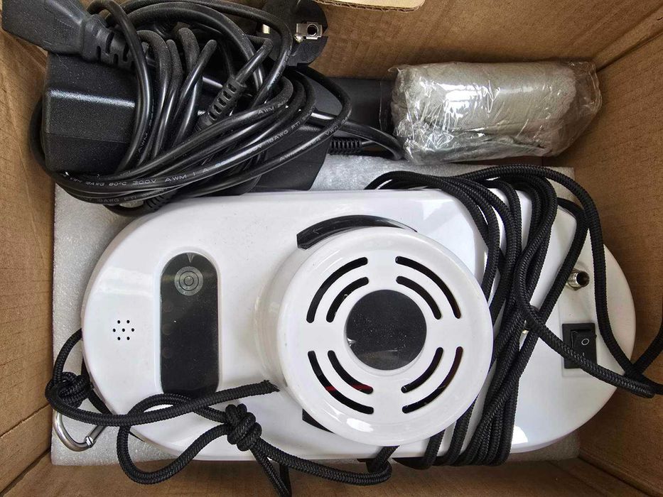 Робот за прозорци с дистанционно