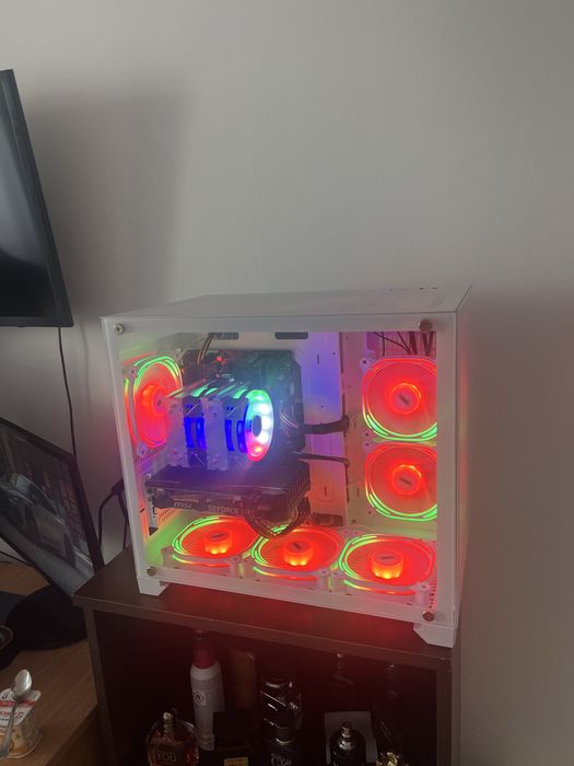 Construiesc PC-uri la comandă / Asamblare PC / PC Build personalizate