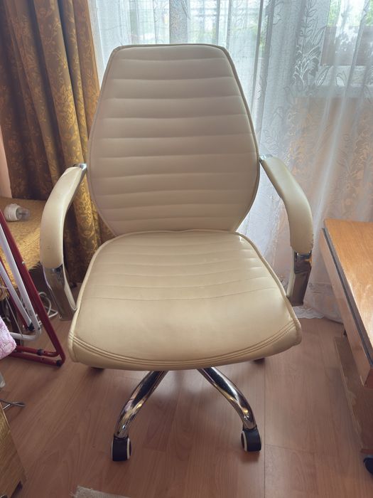 Офис стол за бюро