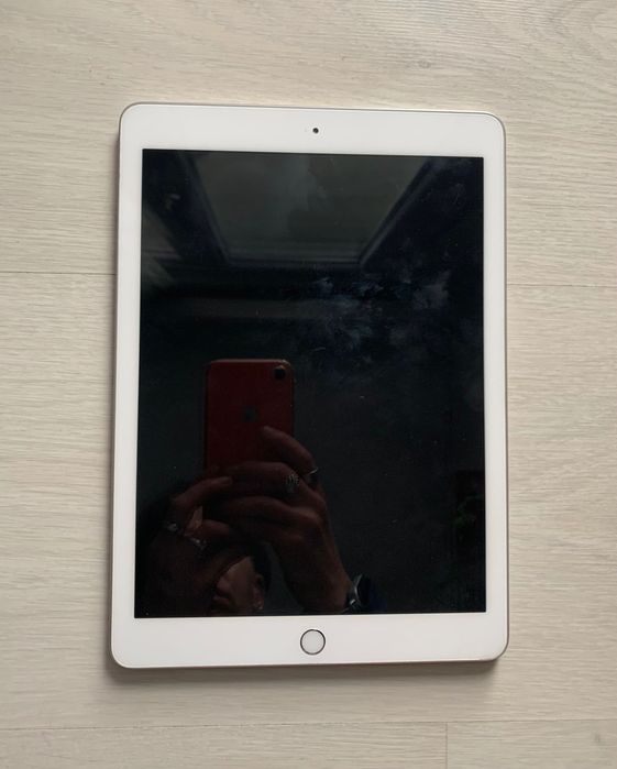 iPad 6 wi-fi 32 gb, работещ перфектно, без iCloud