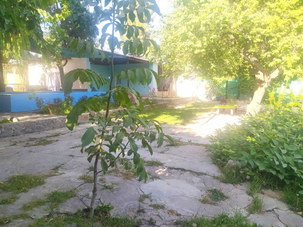 БУЗ СУВ ДАРЕСИ  БУЙИДА  10 сотикли 7 хона Ховли сотилади Кибрай рн
