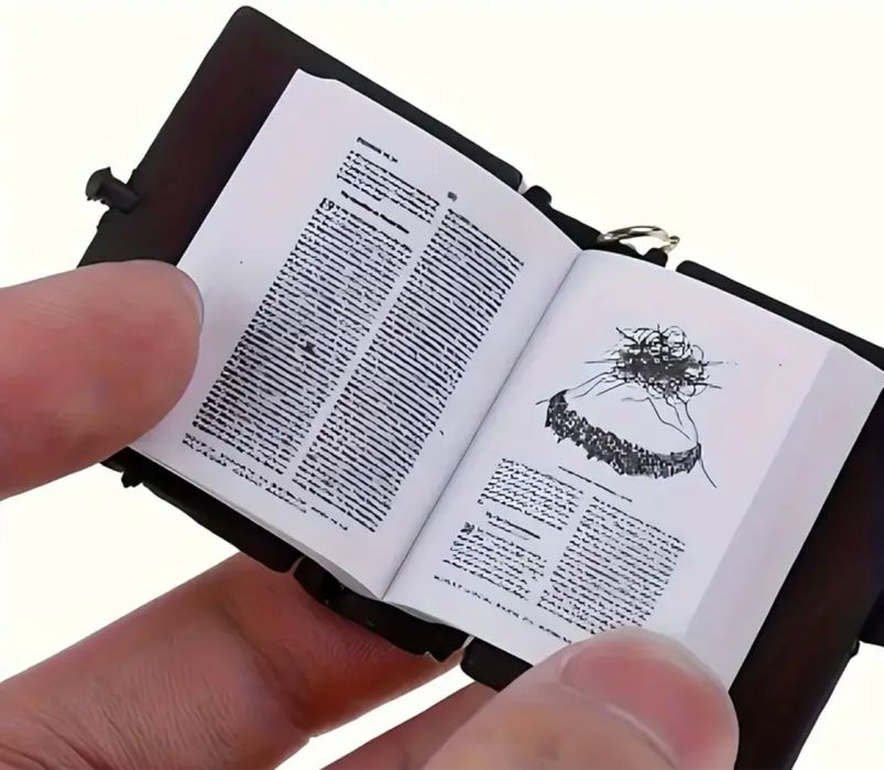 Breloc biblie miniatura - oferta 2+1 gratis