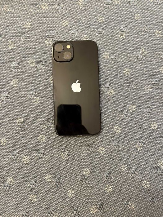 Продавам iphone 13