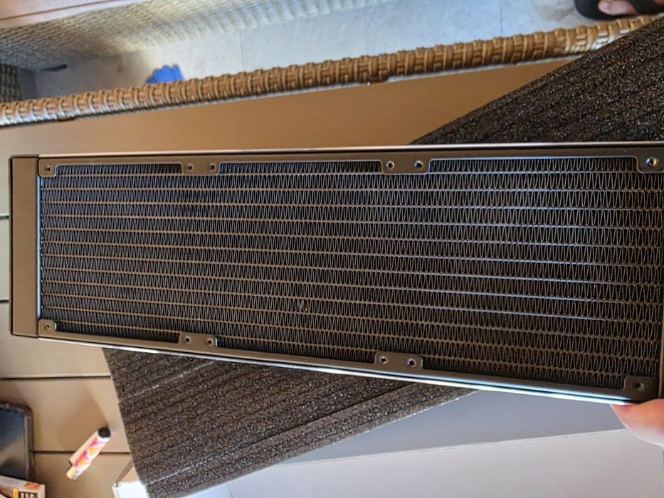 Vând cooler EK Nucleus CR360 Lux D-RGB