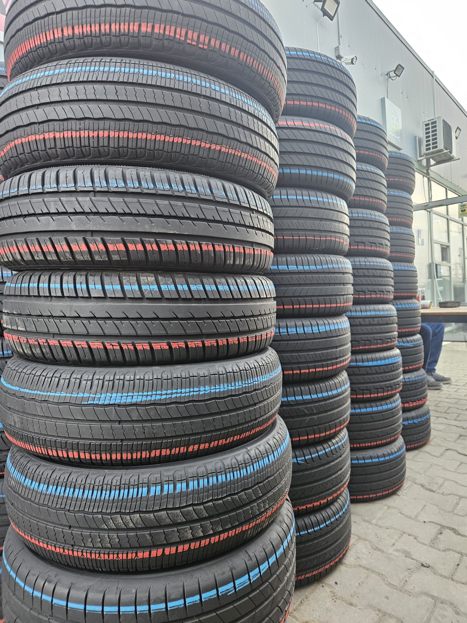 Vând anvelope vară 185/65/15 195/65/15 205/55r16 195/55r16 205/60r16